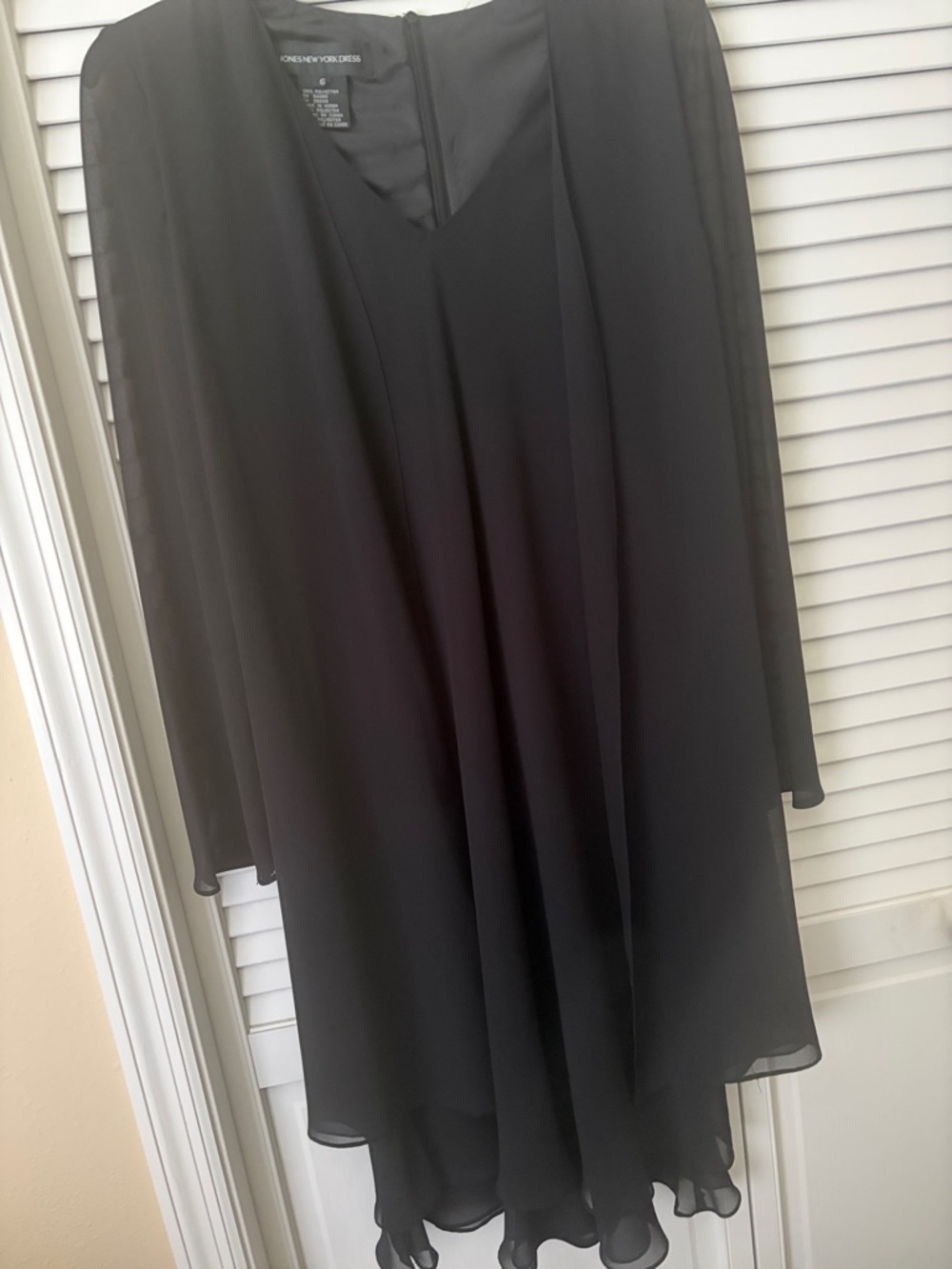 Jones NewYork, dress with sheer sleeves overlay & fully lined! V-neck! Like new!